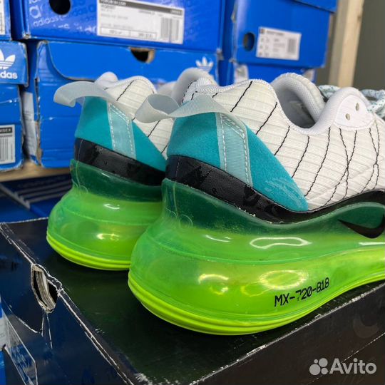 Оригинал 8,5 US Nike Air Max 720-818