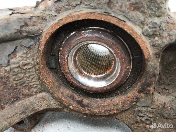 Кулак поворотный передний правый Ford Mondeo