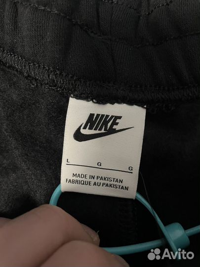 Спортивные штаны Nike Essentials