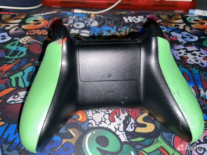 Геймпад xbox one s немножко паломаный