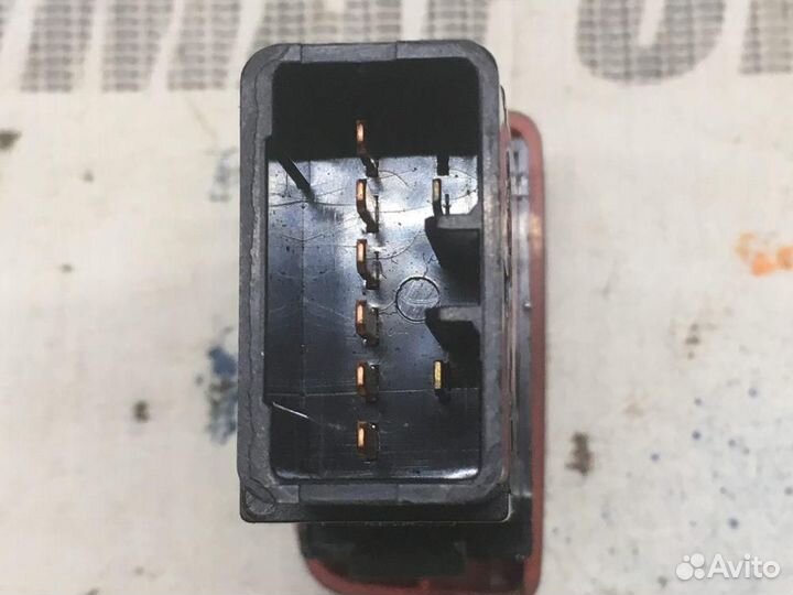 Кнопка аварийной сигнализации для Hyundai Sonata 4