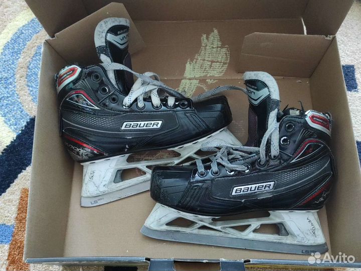 Коньки вратарские bauer х700
