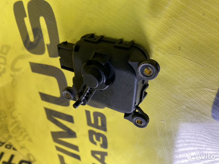 Моторчик заслонки отопителя 132801150 Rover 75