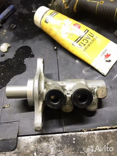 Главный тормозной цилинлр