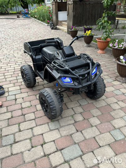 Детский квадроцикл на аккумуляторе