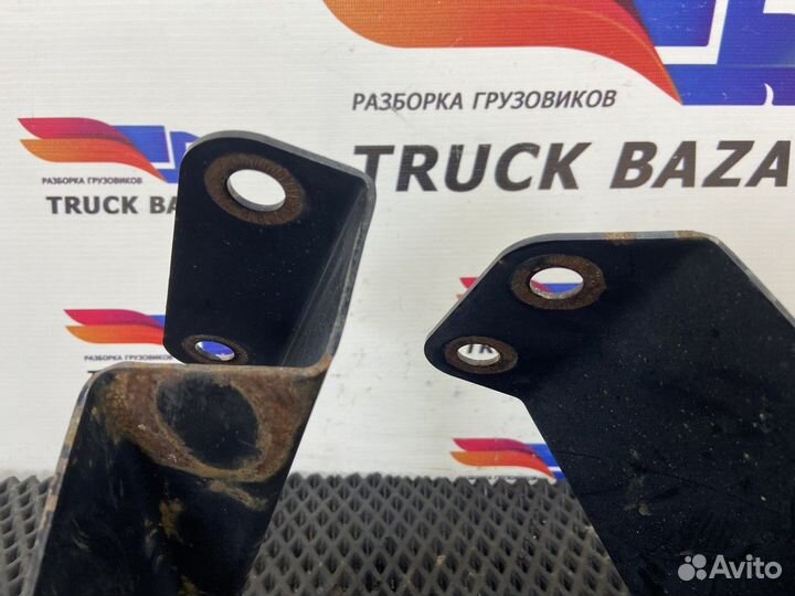 81669365151 Кронштейн противооткатного упора левый