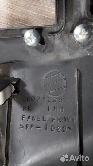 Накладка центральной консоли Mitsubishi Pajero 4