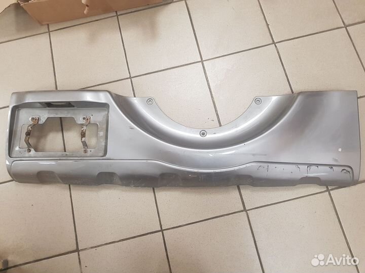 Накладка двери (крышки) багажника на Тойота Рав4 2