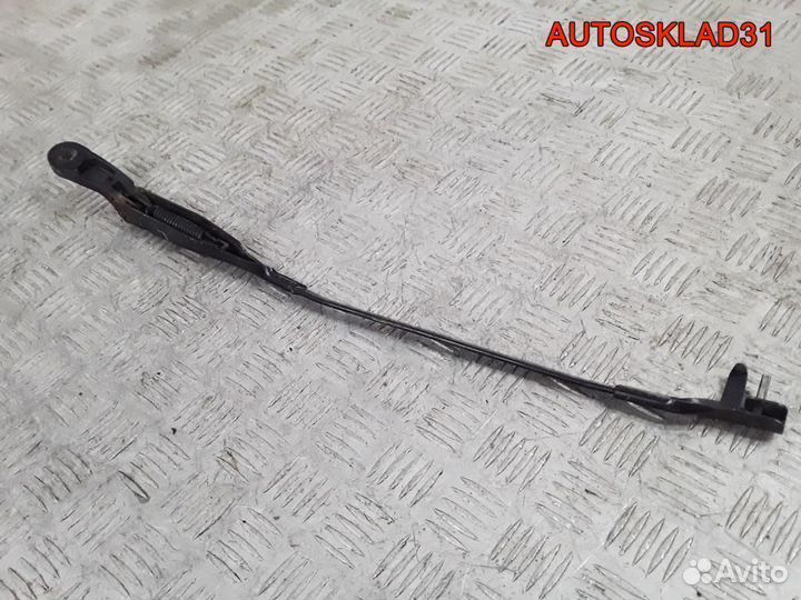 Поводок стеклоочистителя правый VW Passat B5+