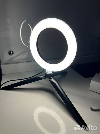 Кольцевая лампа со штативом 16 см