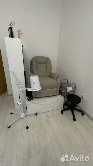 Аренда стола мастера маникюра, педикюр