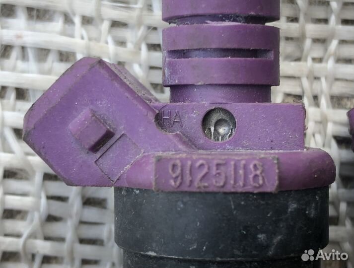 Рено Вольво форсунка бензиновая 9125118