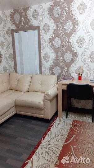 Кожаный диван