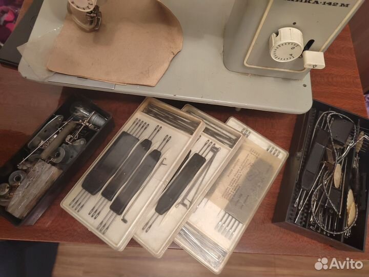 Швейная машина новая чайка 142м
