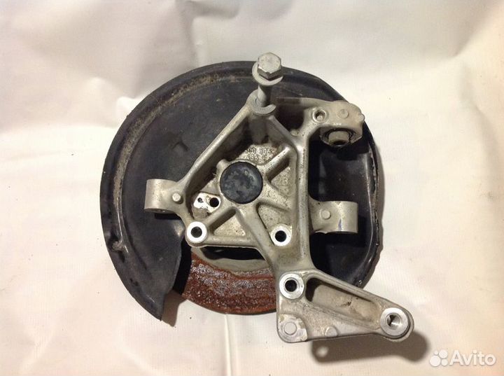 Кулак поворотный задний правый Volkswagen Passat