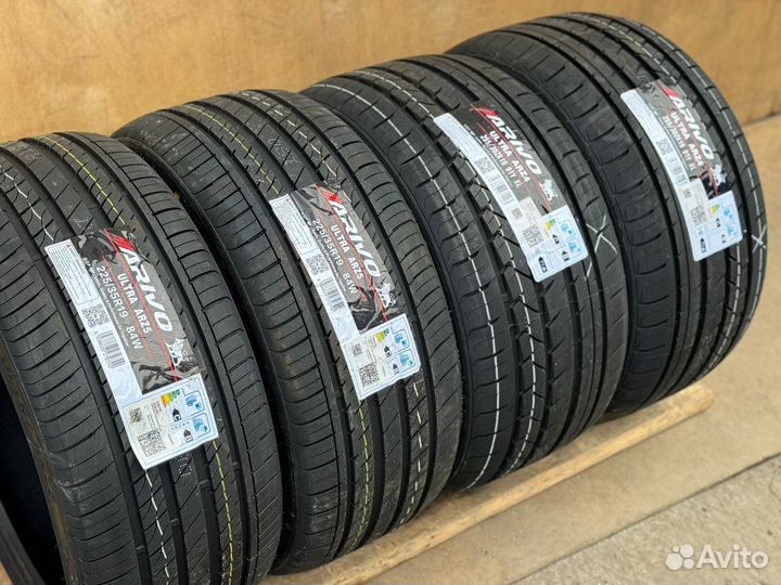 Arivo Ultra ARZ4 225/35 R19 и 255/30 R19