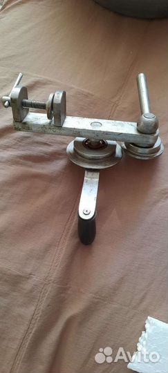 Настольная раскатывающая машинка