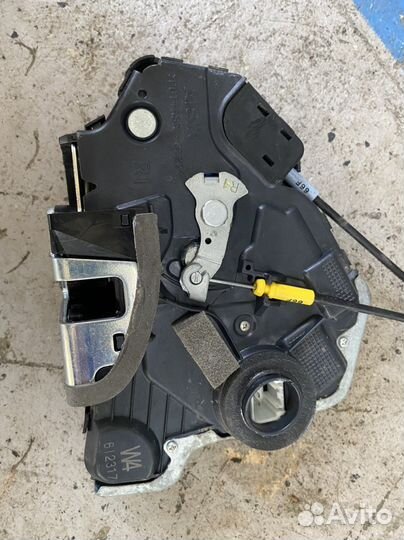 Замок передней правой двери Toyota L.C 200 2015+