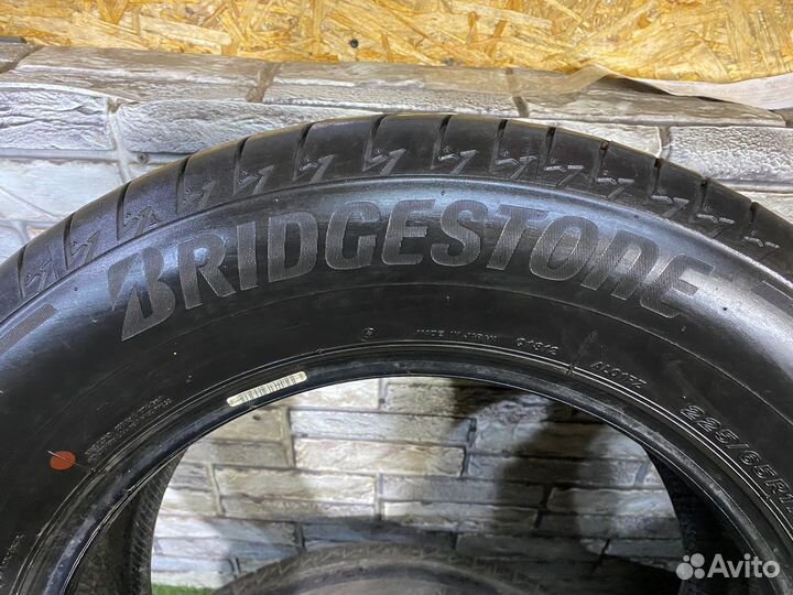 Bridgestone Alenza 001 225/65 R17