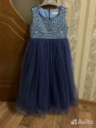 Нарядное платье