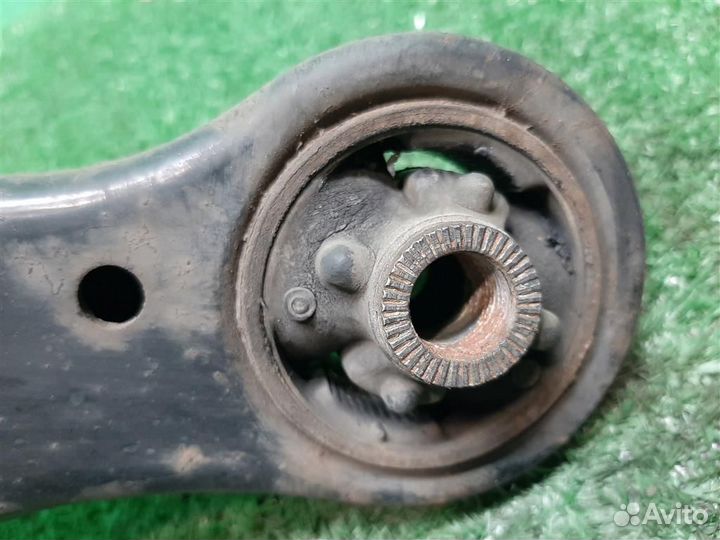 Рычаг передний левый нижний Lexus RX300 (MCU35) 2