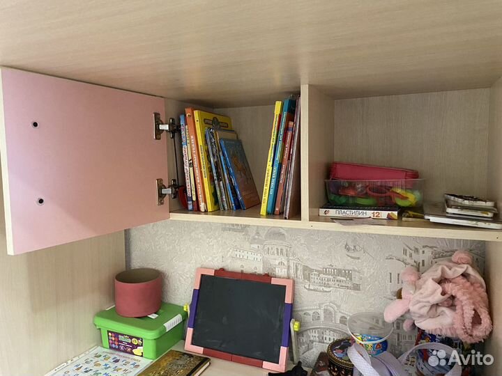 Кровать чердак со столом и шкафом