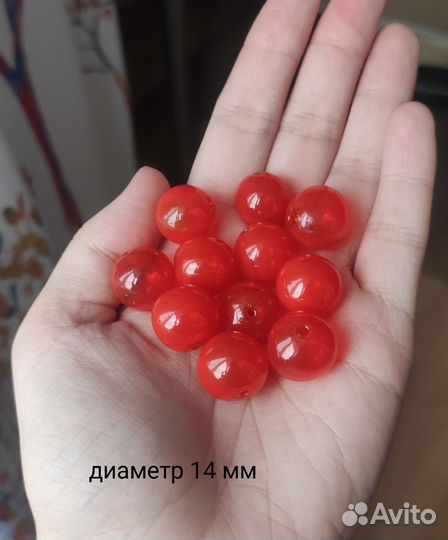 Бусины- шары стеклянные, полые, красные и зеленые