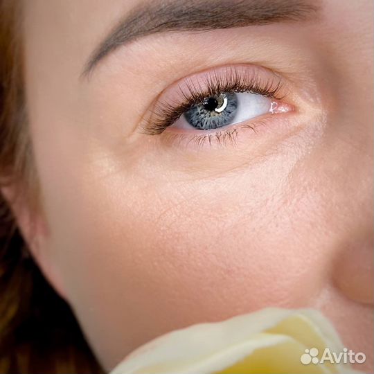 Модель на наращивание ресниц
