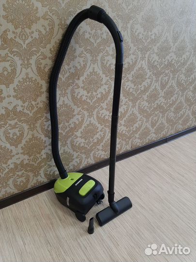 Новый пылесос Starwind SCB1022