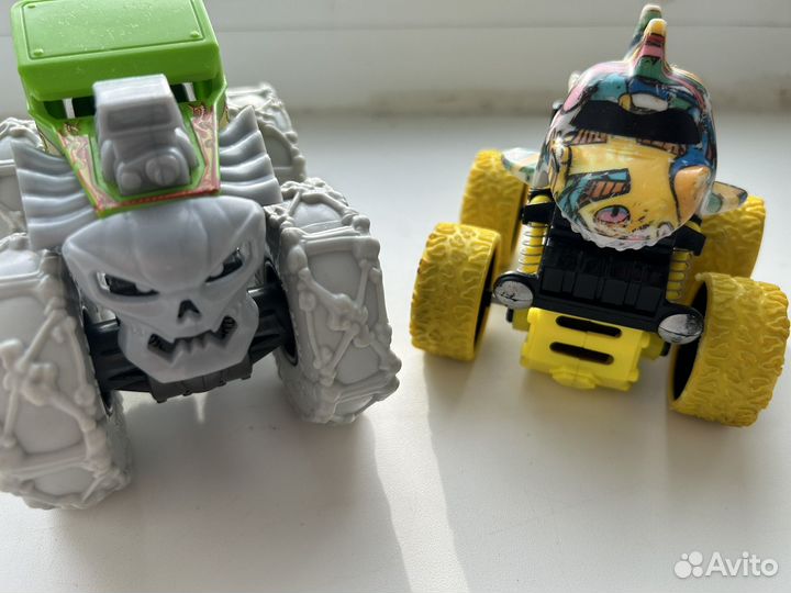 Машинка Hot wheels монстер трак / акула-перевертыш