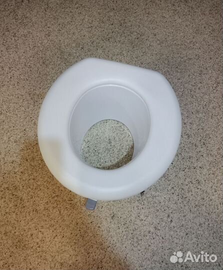 Насадка на унитаз, регулируемая по высоте