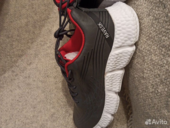 Кроссовки женские 39р