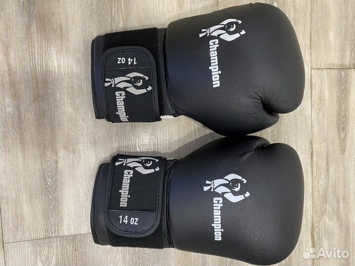 Боксерские перчатки