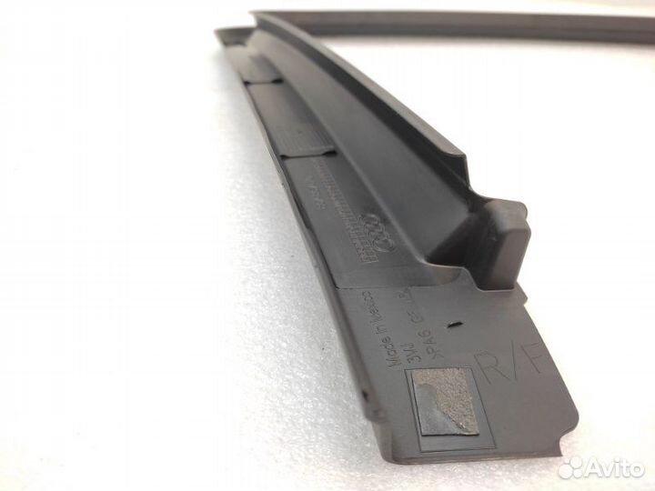 Рамка стекла двери передняя правая Audi Q5 FY 2.0