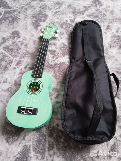 Укулеле сопрано с чехлом