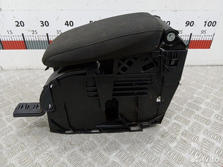 Подлокотник Volkswagen Scirocco 3
