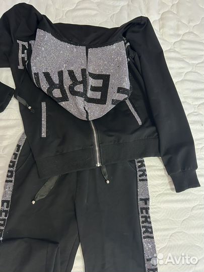 Спортивный костюм женский