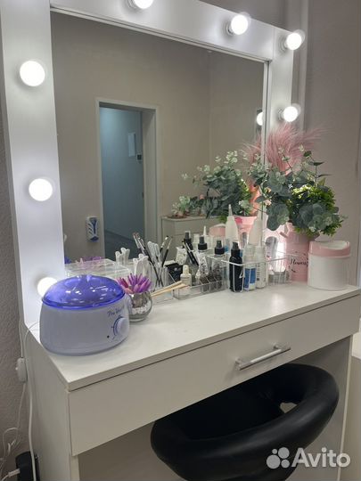 Место для работы бровиста/визажиста