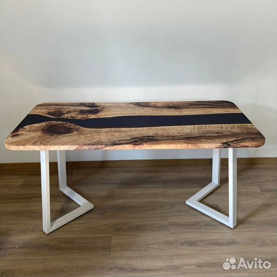 Обеденный стол 'Worthwhile Hand'