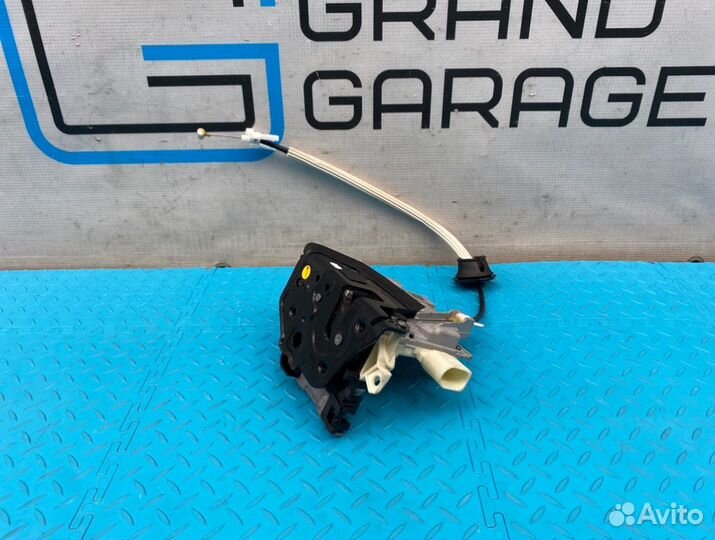 Замок двери передний левый Porsche Cayenne 958