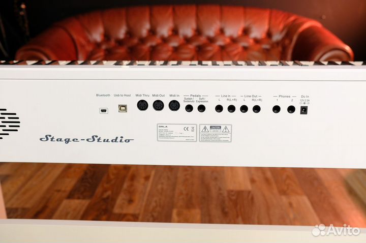 Цифровое пианино белое Orla (Италия) + (комплект)