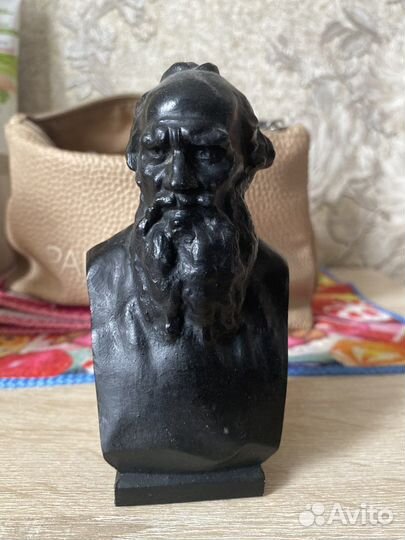 Бюст лев толстой