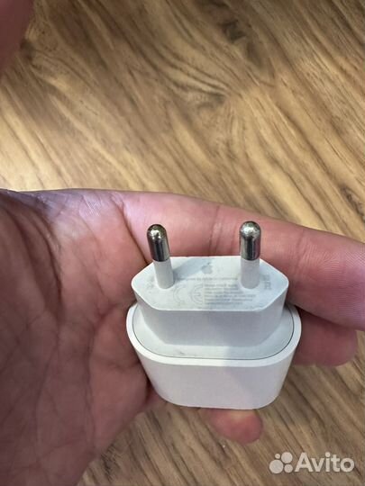 Зарядное устройство Apple mhje3ZM/A белый