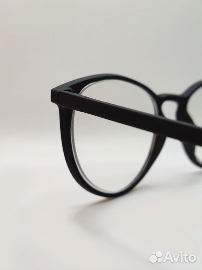 Очки с диоптриями минус плюс