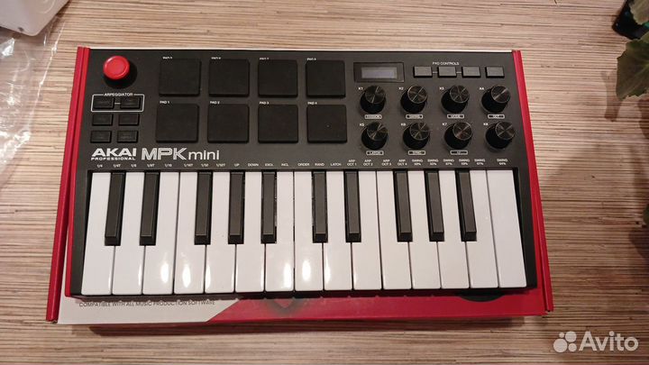 Midi-клавиатура akai PRO MPK mini MK3 красная
