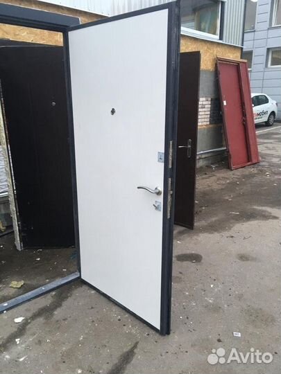 Железная металлическая дверь бу
