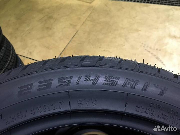 Windforce Snowblazer UHP 235/45 R17 97V