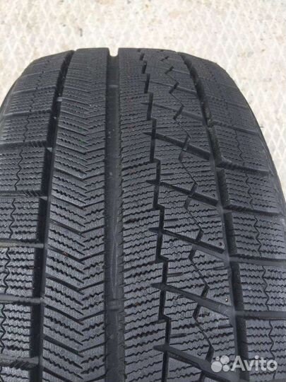 Bridgestone Blizzak VRX 215/45 R17 87S