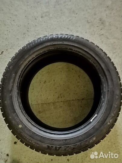 Bridgestone Blizzak Spike-01 215/55 R17