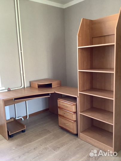 Компьютерный стол + тумба + стеллаж